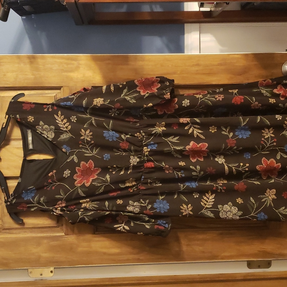 Ladies cold shoulder floral dress with built in slip (liner)